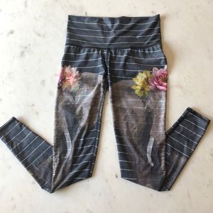 ✨SALE✨ VEUC Teeki elephant yoga pants size small